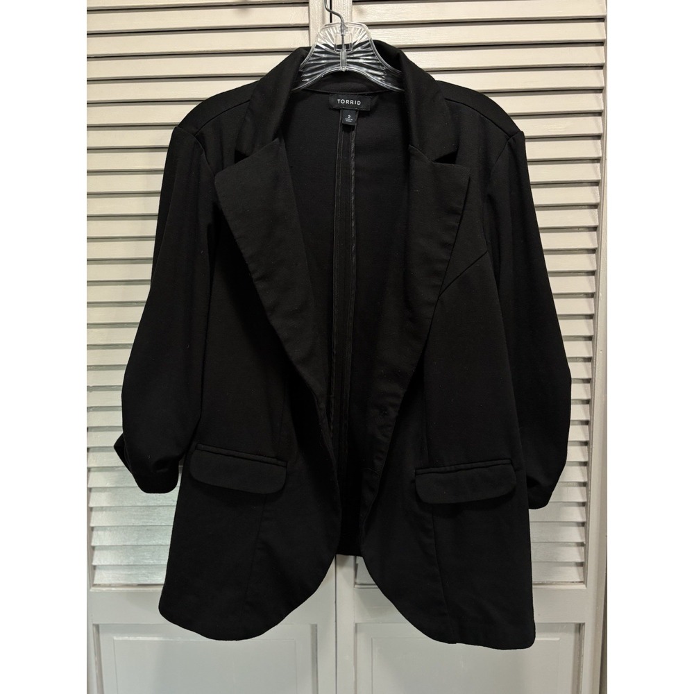 Torrid Collar V-Neck Black 2 Button Blazer Sz 2 3/4 Rouched Sleeves Faux Pockets
